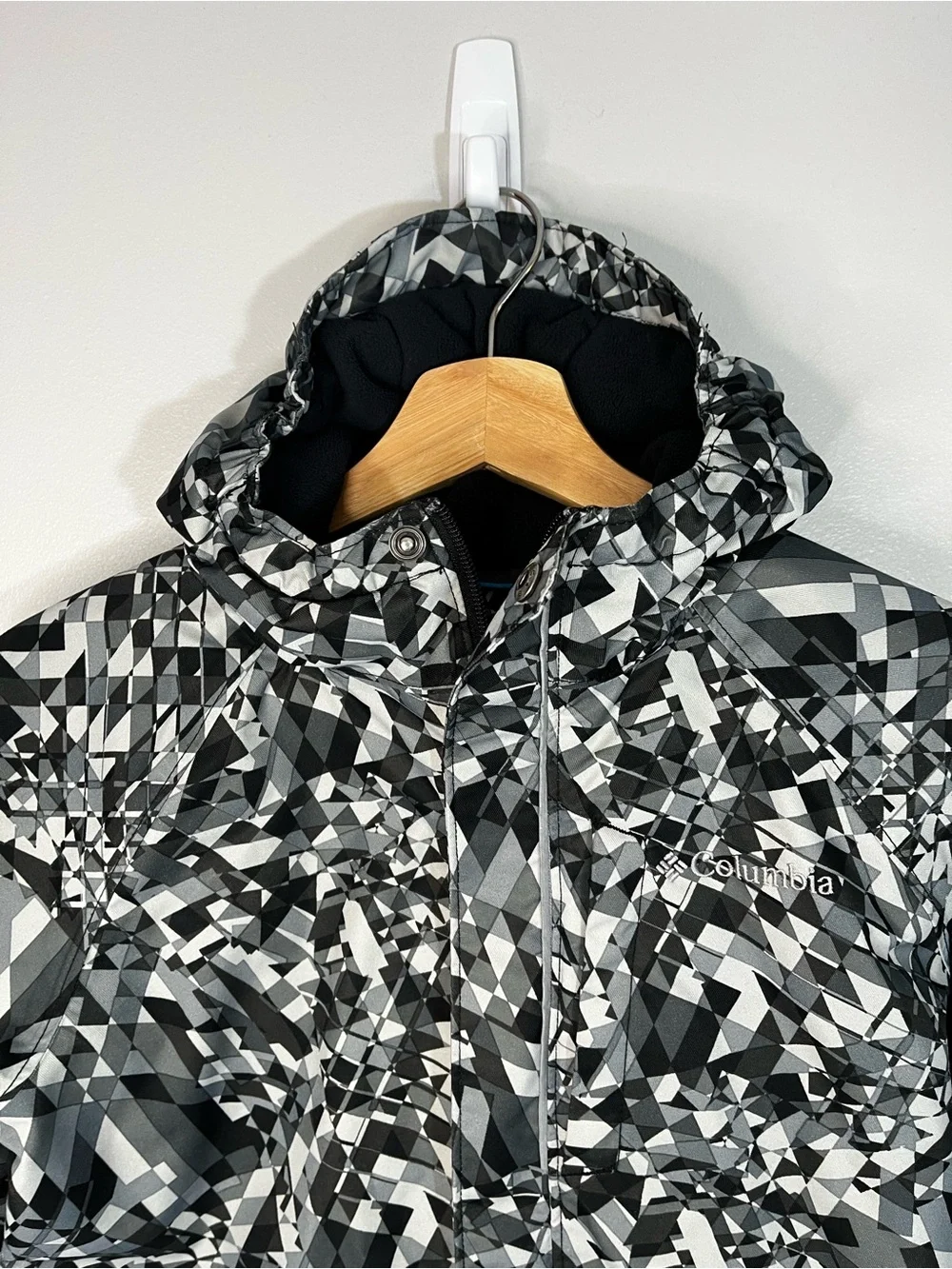 Columbia Black & White Hooded Insulated Winter Jacket Coat Boys Small (6 - 8)